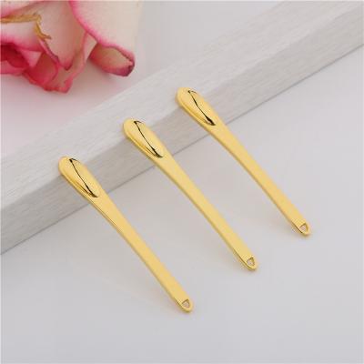 China Mini Gold Beauty Scoop Facial Metal Spoon Makeup Cream Applicator Spatulas Mask Testing Cosmetic Spatulas for sale