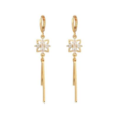 China 2020 fashion gold plated wedding band flower dangle earrings white pearl earrings for women for sale