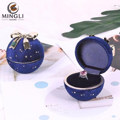 China Fashionable Wholesale Custom Logo Romantic Jewelry Boxes Round Shape Velvet JEWELRY Display Ring Box for sale