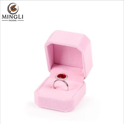 China 2020 Customs Fashion Logo Velvet Jewelry Ring Box Wedding Luxury Square Red-Pink Boxes Wholesale for sale