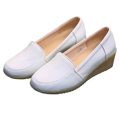 China Plus Size White Wedge Heel Shoes Personalizado Confortável Hospital de trabalho de sapatos à venda