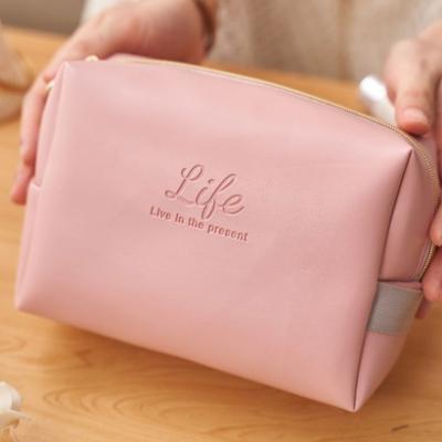 China Large Capacity Gift Organizer Small Personalized Zipper Make Up Customized Customized Logo Pockets Custom Cosmetic Bag Set for sale