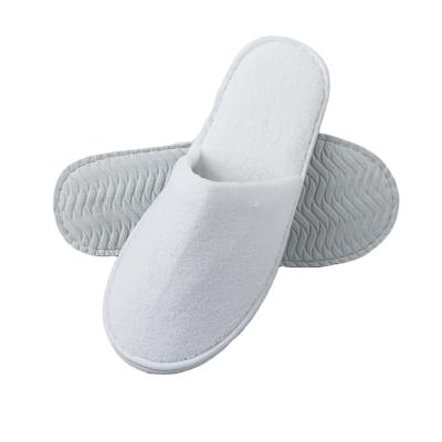 China Exquisite Hotel Amenities Disposable Hotel Supplies Customized Logo Closed Toe Disposable Slippers For Hotel for sale