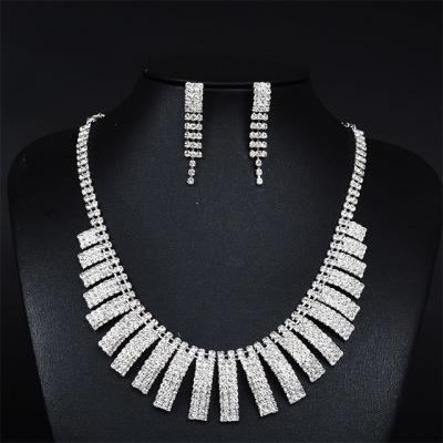 China Fashionable European and American atmosphere set decoration rhinestone bridal two-piece necklace wedding accessories wholesale for sale