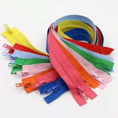 China Sustainable Wholesale Custom 5# Plastic Resin Heavy Duty Colorful Clogged Zipper For Clothes for sale