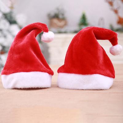 China Christamas Decoration Christmas Decorations Plush Luxury High End Short Santa Hat For Adults And Kids Xmas Hats Party Dress Up Supplies for sale