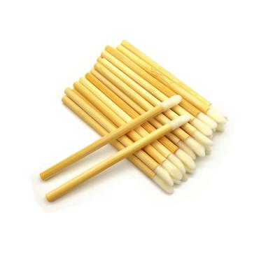 China Biodegradable Disposable Lip Gloss Applicator Bamboo Grip Lip Brushes 200pcs Per Box for sale