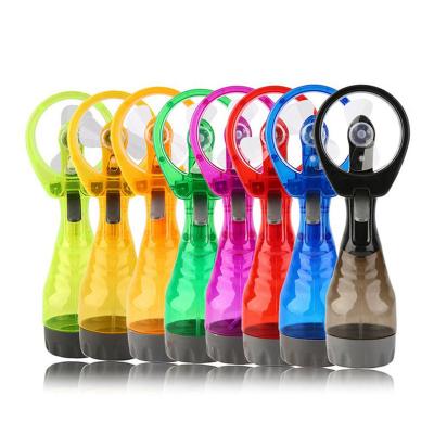 China Mini Battery Operation Water Bottle Spray Spray Fan Cool Plastic Outdoor Travel Handheld Cooling Mist Spray Fan for sale