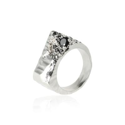 China CLASSIC Thick Platinum Plated Hammer Irregular Texture Split Form Rings Brass Personality Seal Black CZ Jewelry for sale