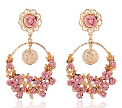 China High Quality Women's Tasty Gold Round Rose Hoop Earring Popular Tulip Flower Petal Zinc Alloy Earrings for sale