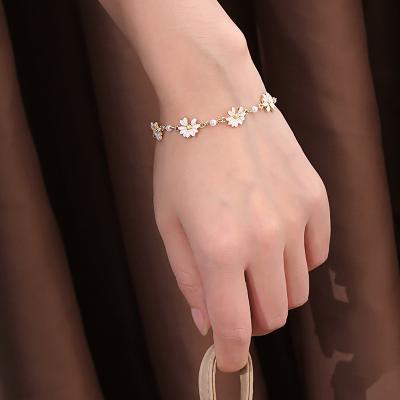 China Environmental Friendly Woman Simple Originality Designs Zinc Alloy Chrysanthemum Bracelet Link Bracelet for sale