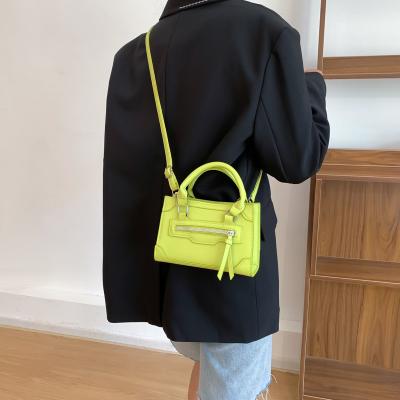 China Sport Puffer Bag Trendy Fashion Quilted Duffel Travel Tennis Pickleball Tote Bag for sale