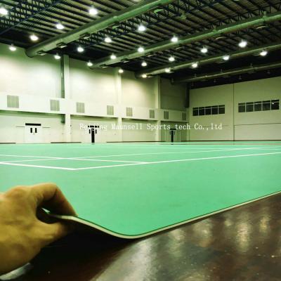 China slip-proof pvc sports flooring courts for badminton games for sale