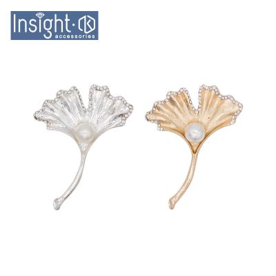 China Korea Fashion Delicate Zinc Alloy Flower Brooches Leaf Crystal Brooches Rhinestone &Pearl Brooch For Female for sale