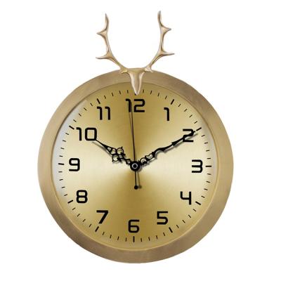 China New Antique Style Luxury Antique Brass Wall Clock For Living Room Decoration Antlers Synchronize European Vintage Hanging Clock for sale