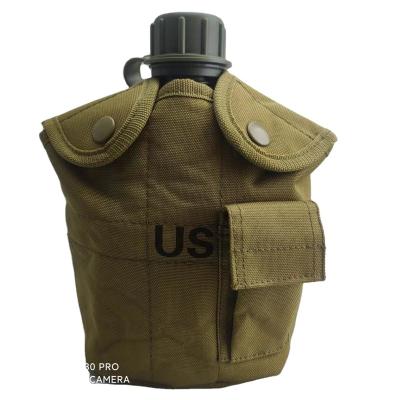 China Viable Us Logo Khaki Canvas Cover Military Army Outdoor PE Plastic Drinks Water Bottle for sale