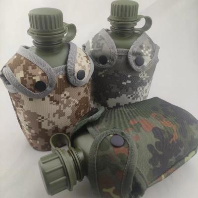 China HDPE 2022 Army Green Plastic Canteen Plastic Drink Bottle US Military Water Bottle for sale