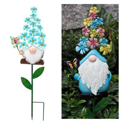 China 2021 Eclectic New Arrive Garden Decoration Used Flame Lamp Metal Gnome Shaped Solar Lights Garden Stake for sale