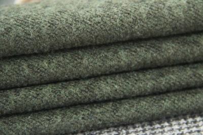 China Tela pesada de la tela cruzada de las lanas de la materia textil verde del lazo para la ropa del invierno en venta