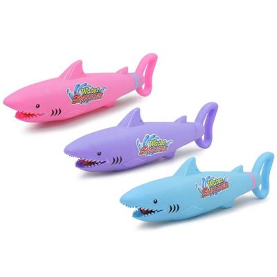 China Shoot the Amazon factory hot sale shark plastic water gun wholesale water spray toy water gun for sale