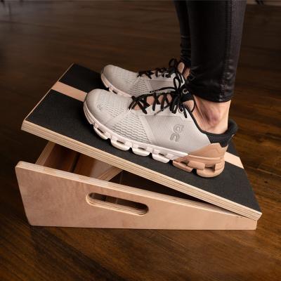 China Fitness Equipment Application Professional Wooden Calf Stretcher Adjustable Slope and Calf Stretcher Stretch Board Easy to Carry Wooden Oblique Board for sale