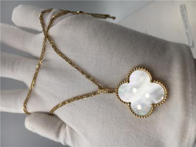 Cina Forma d'annata lunga del fiore della collana di Alhambra dell'oro giallo 18k senza diamante in vendita