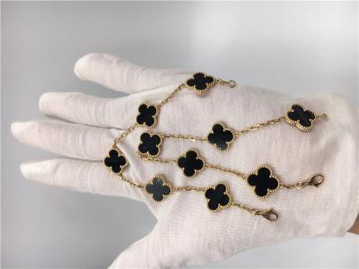 Cina Gioielli d'annata dell'oro di Alhambra 18K delle donne fatti a mano con onyx nessun diamante in vendita