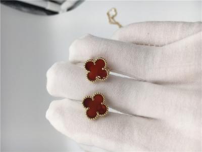 China Süßes Alhambra earstuds 18k Vans Cleef Arpels gelbes Gold mit Karneol zu verkaufen