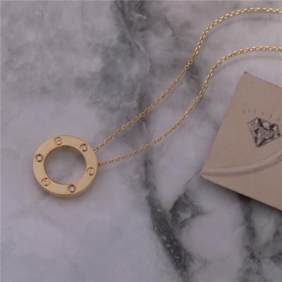 Cina Collana classica dell'oro 18K con un simbolo iconico di 3 diamanti dei gioielli di amore in vendita