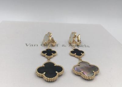 China Oro amarillo mágico de los pendientes 18k de Van Cleef Arpels Alhambra con nacarado blanco y gris en venta