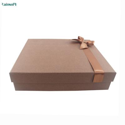 China Recycled Materials Made In China White Kraft Candy Cake Chocolate Paper Box Packaging for sale