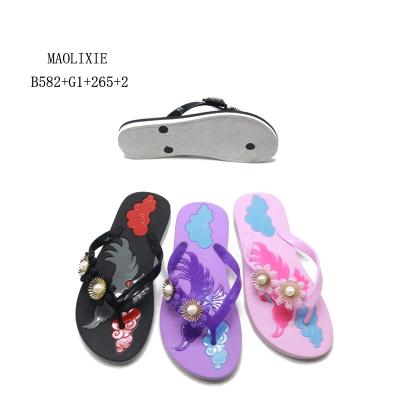 China Latest Fashion Comfortable Luxury Beach Ladies Slippers Stylish Anti-slippery Logo Women Flip Flops Custom Made for sale