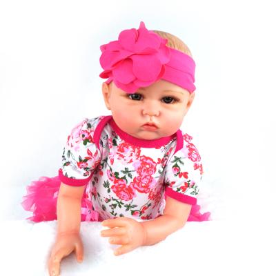 China Hand-painting 2021 Detailed Lifelike Soft Touch Clothing ODM 55CM Variable High Quality Real Art Bebe Doll Collectable for sale