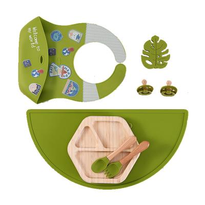 China BPA Free BPA Free Silicone New Born Baby Feeding Set Wooden Bamboo Tableware Animal Plate Baby Dinosaur Set With Suction for sale