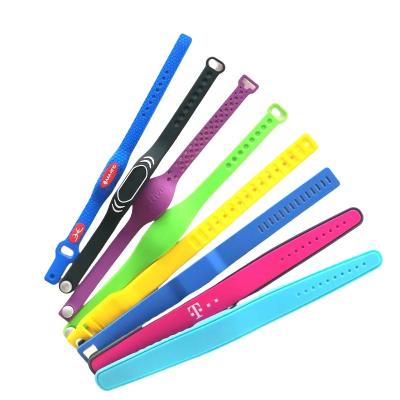 China Silicium RFID polsband voor feesten 13.56mhz Mifare RFID polsband Te koop