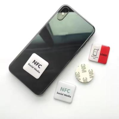 China 13.56MHz Clave RFID personalizada NFC pegatina epoxi Compartir instantáneamente para el teléfono pegatinas NFC en venta