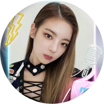 China Europe Wholesale Kpop ITZY Voltage Pin Badge Button Pin Badge for sale