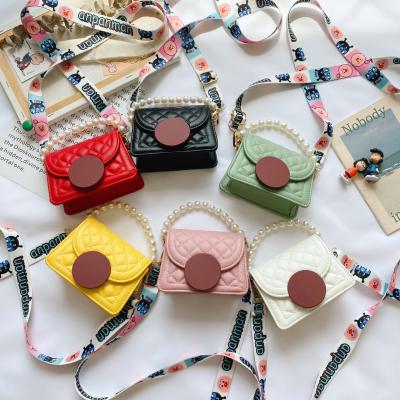 China Luxury PVC Kids Brand Designer Traveling Small Cute Gift PU Buckle Mini Shoulder Crossbody Pearl Chain Purse Phone Bags for sale