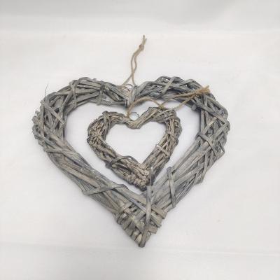 China Minimalist Vintage Christmas Handwoven Heart Shaped Garland for sale