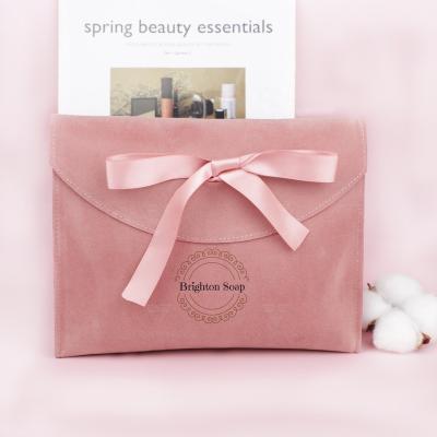 China Newest Recyclable Custom Logo Envelope Flap Suede Perfume Bag With Bowknot Design Luxury Packaging Rose Velvet Cosmetic Pouch for sale