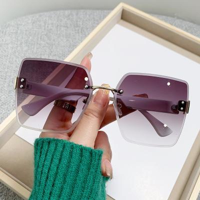 China New fashion sunglasses DHome fashion trending women's frameless scuffing sunglasses street shotTIKTOKFashion vintage sunglasses for sale