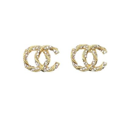 China High Quality Vintage Twist Letter Advanced Earrings Trend Luxury Ladies Ladies Stud Earrings for sale