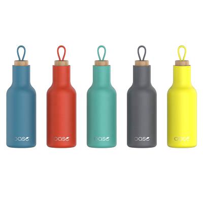 China Sustainable New Arrival Double Wall Vacuum Stainless Steel Water Bottle With Silicone Handle for sale