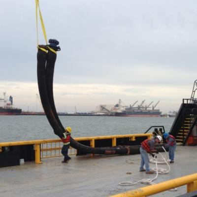 China Große Hochleistungsgrößen-flexible Marine Rubber Hose For Crude-Öl-Fracht zu verkaufen