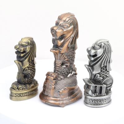 China 2022 Singapore Statue Merlion Hands Metallic Figurine Hot Selling One Piece Home Decor for sale