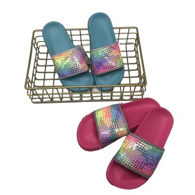 China CUSHIONING Crystal Summer Luxury Ladies Slides Latest Diamond Design Fashion Good Quality Factory Price Comfortable Soft Ladies Slippers for sale