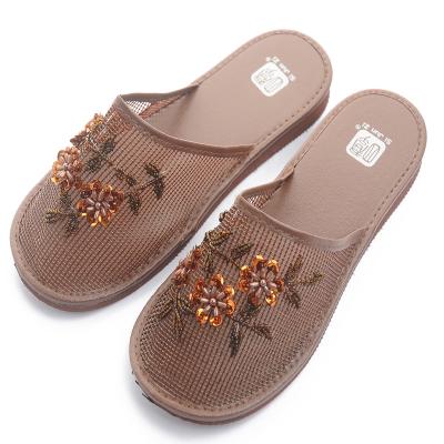 China CUSHIONING 2020 Latest PVC Flower Flat Shoes Clear Slipper Home Outdoor Beach Lady Summer Stylish Office New Candy Color Women's Shoes for sale