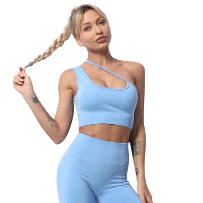 China Breathable Straddle Strap Yoga Wear Bras Wholesale Plus Size One Shoulder Sports Bra Crop Tops Tank Top Women for sale