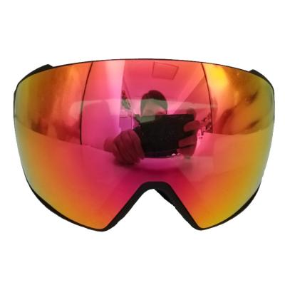 Chine TPU cadre pour adultes anti-brouillard UV400 lunettes de ski photochromes avec ventilation réglable à vendre