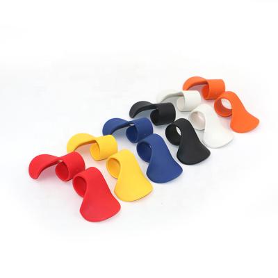 China Colorful ABS BELTA Motorcycle Handlebar Throttle Bracket Cruise Aid Rocker Rest Throttle Plastic Assistant for sale